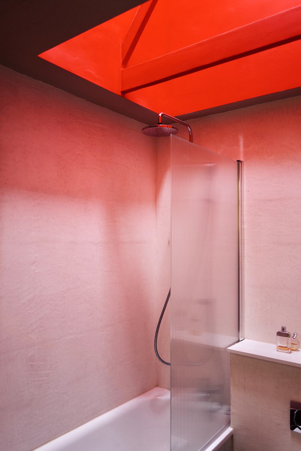lr bathroom red