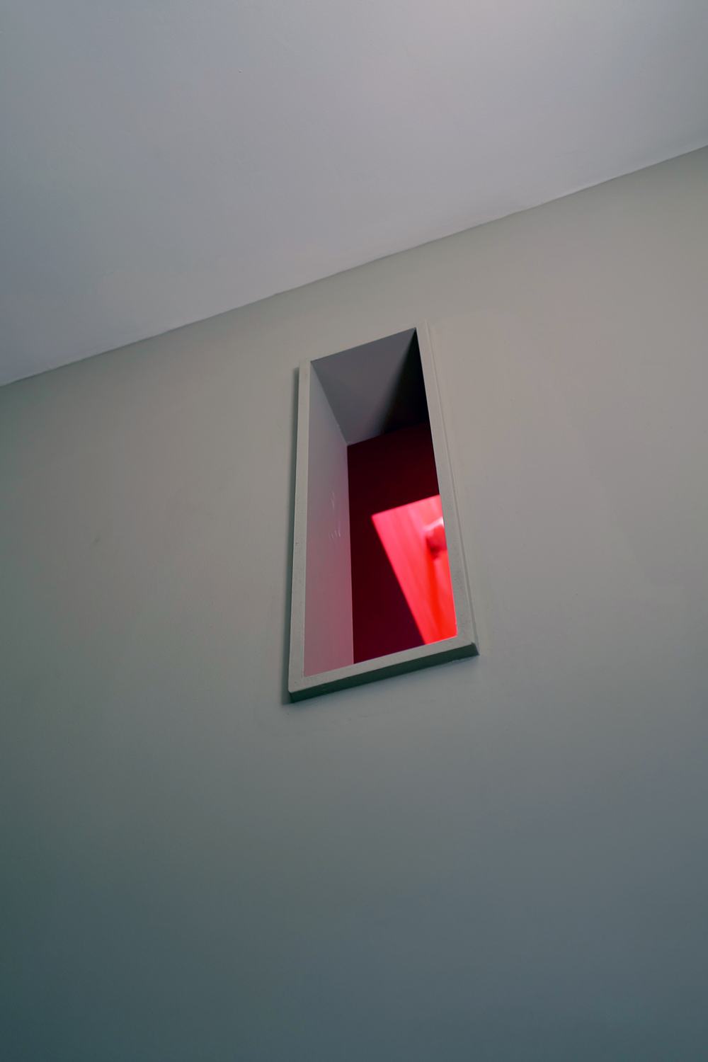 lr red slit